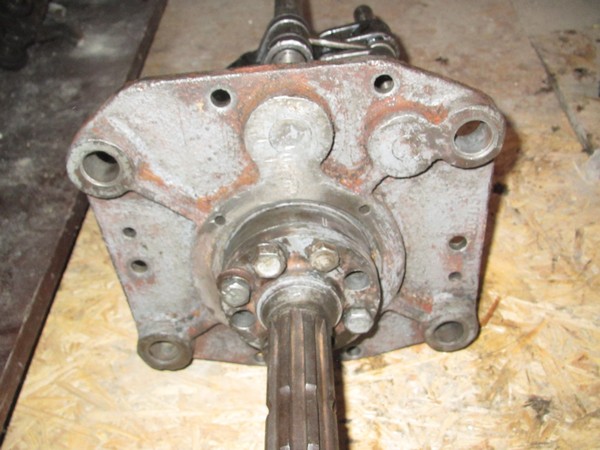 Фрикцион Т-70 бортовой в сб. 70С-240.6010-40/50 для Трактор Т-70 . (молдован)
 Поворотний Фрикціон для Т-70 . Фрикцион бортовой 70С-2406010-10 в сборе правый трактора Т70.
Т70,Т70А,Т70С,Т70СМ,Т70В,Т70СВ,Т70ВХ . Барабан ведущий фрикциона Т-70 / 54-24.06.016-А